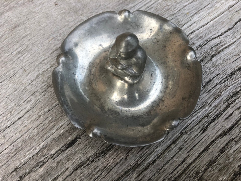 Tin skål med Buddha figur i midten