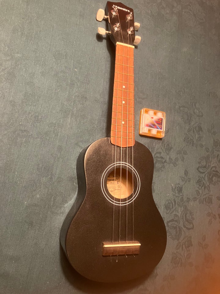 Ukulele, Maestro U-6