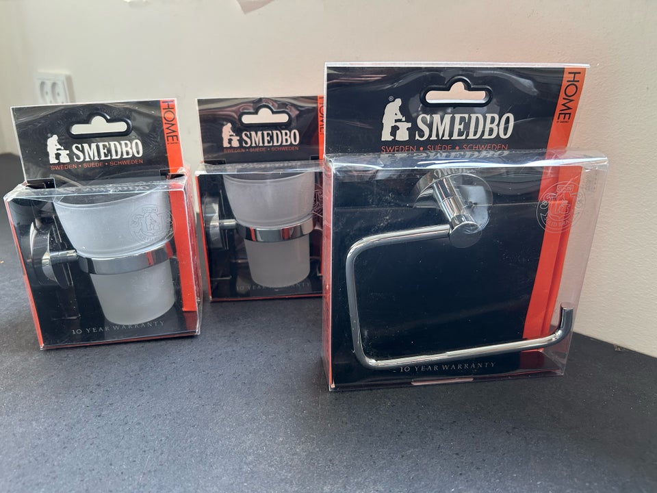 Toiletrulleholder, Smedbo