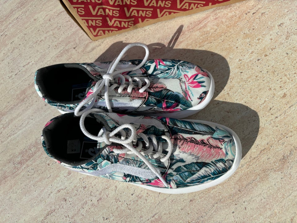 Sneakers str 35 Vans