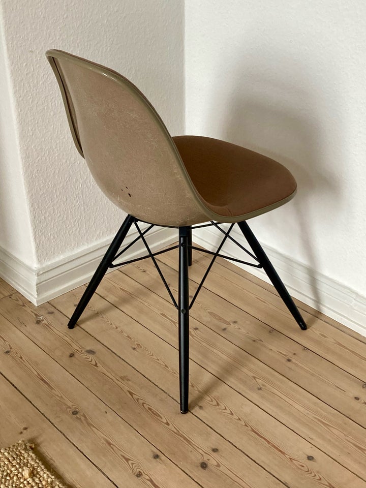 Eames, Spisestuestol