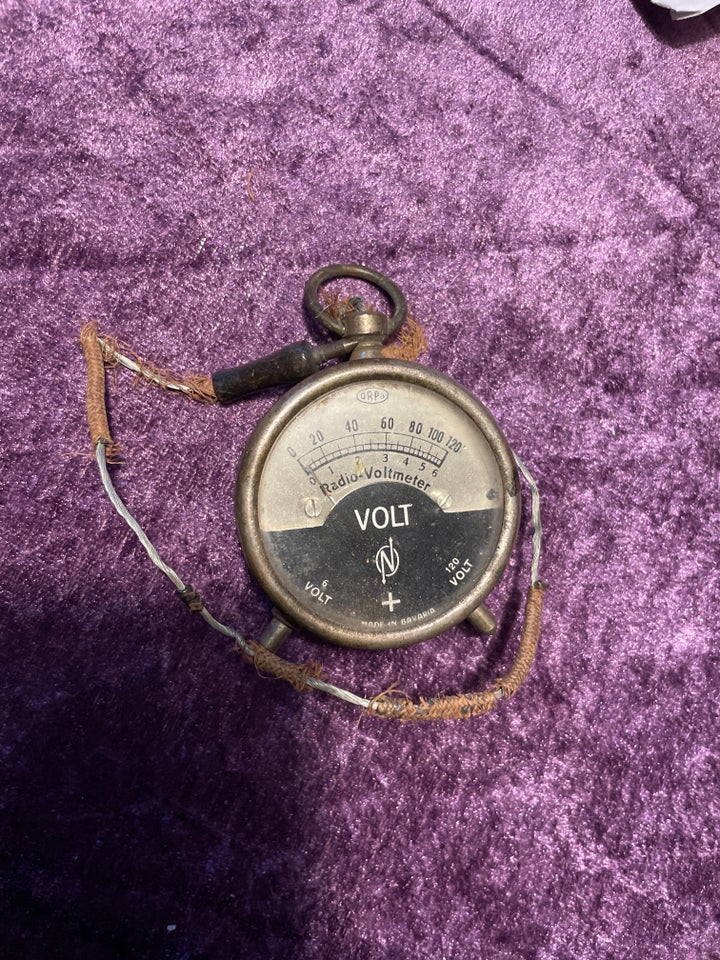 Antikt voltmeter