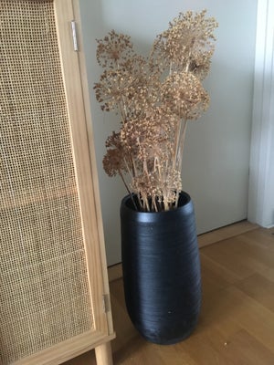 vase og lanterne (skammel solgt)