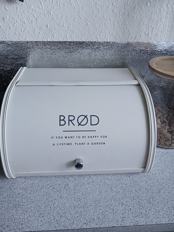 Brød beholder