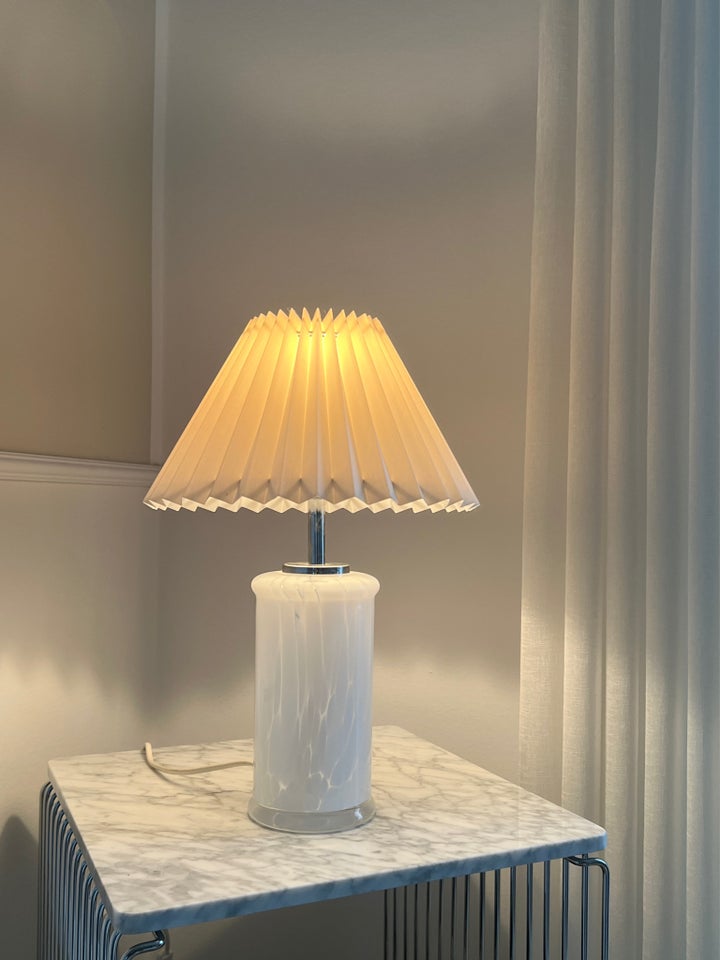 Anden bordlampe, Hvid glas