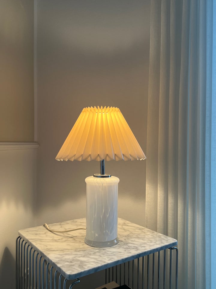 Anden bordlampe, Hvid glas