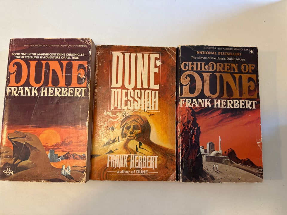 Dune mv., Frank Herbert, genre: