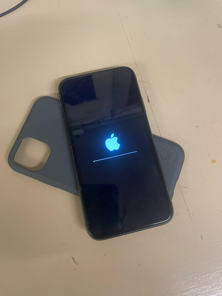 iPhone 11, 64 GB, sort