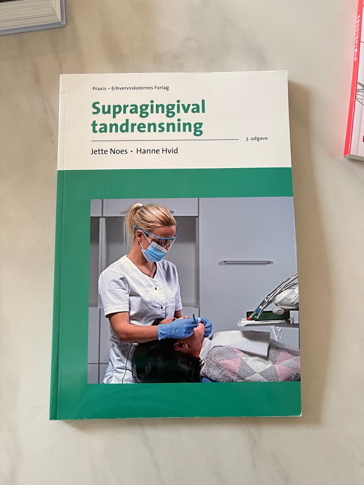 Supragingival tandrensning 3.