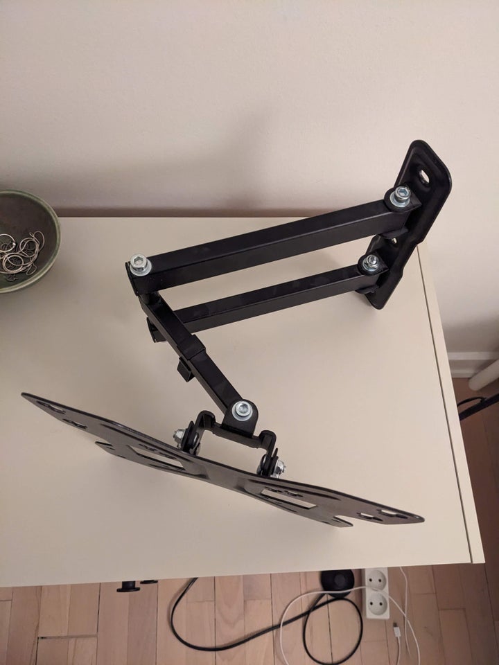 Tv mount, God