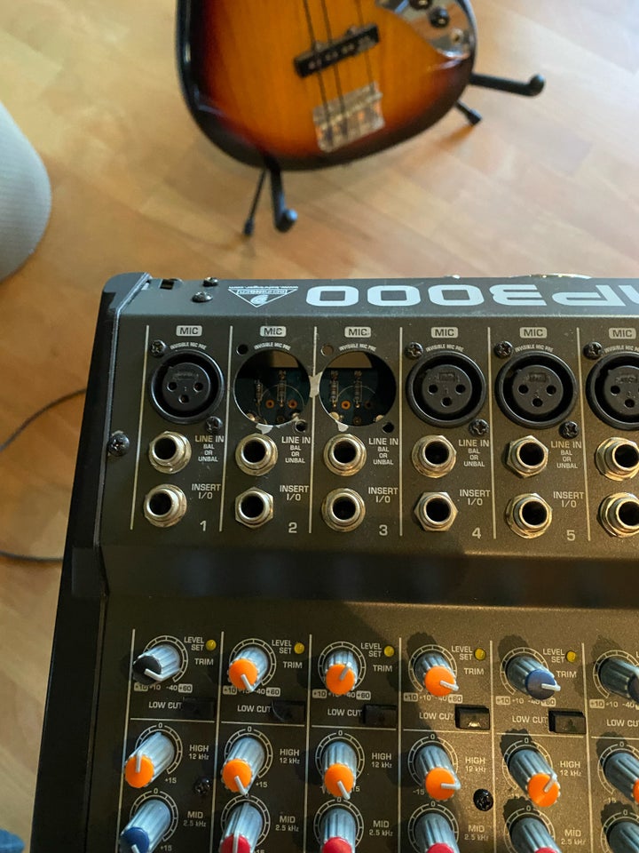 Mixer med forstærker , Behringer