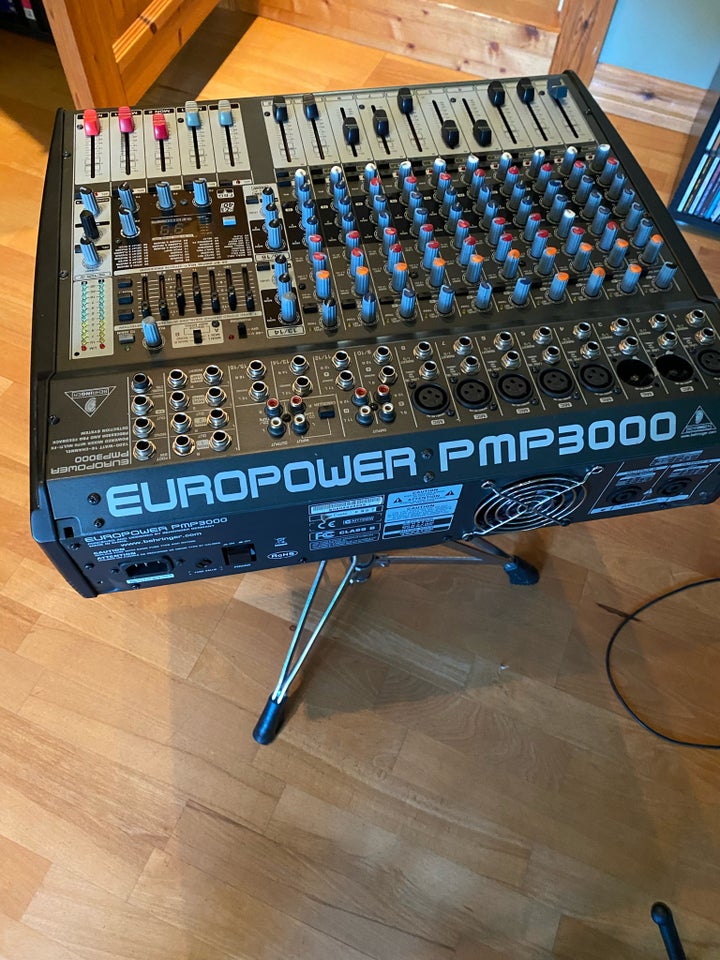 Mixer med forstærker , Behringer