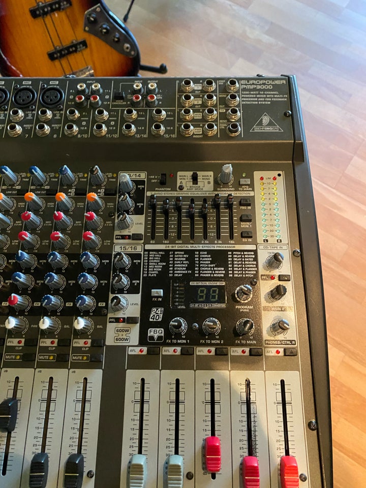 Mixer med forstærker , Behringer