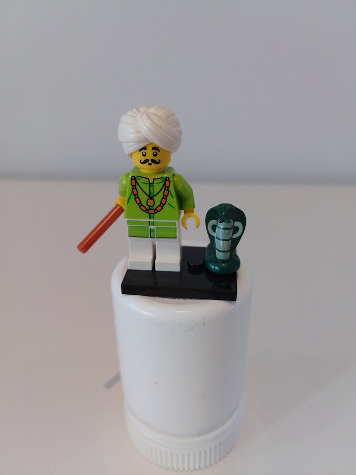 Lego Minifigures, Slangetæmmer