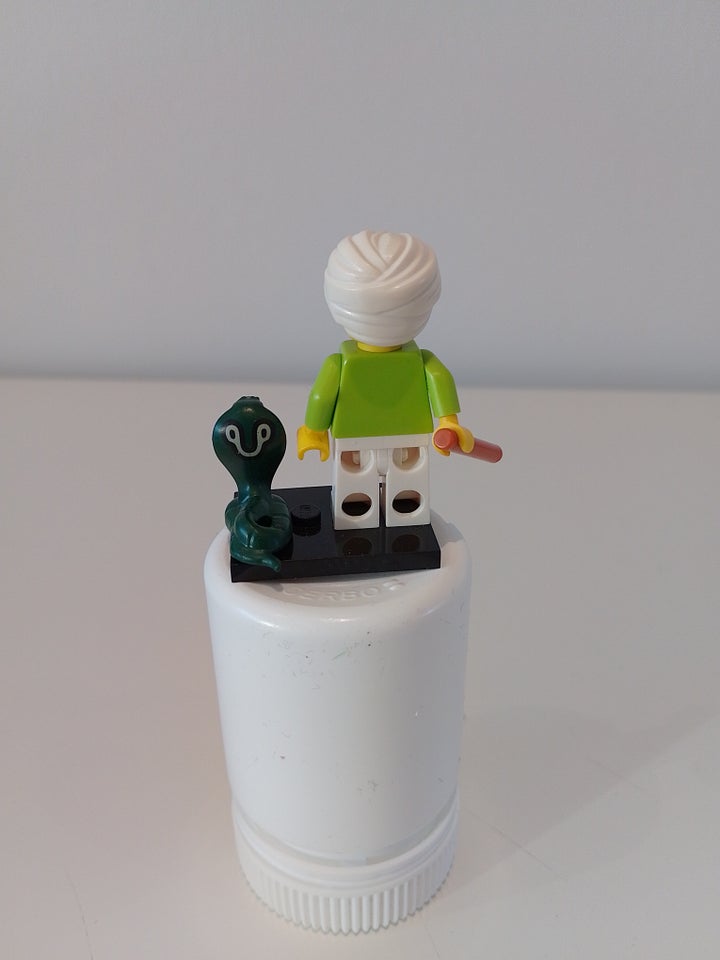 Lego Minifigures, Slangetæmmer