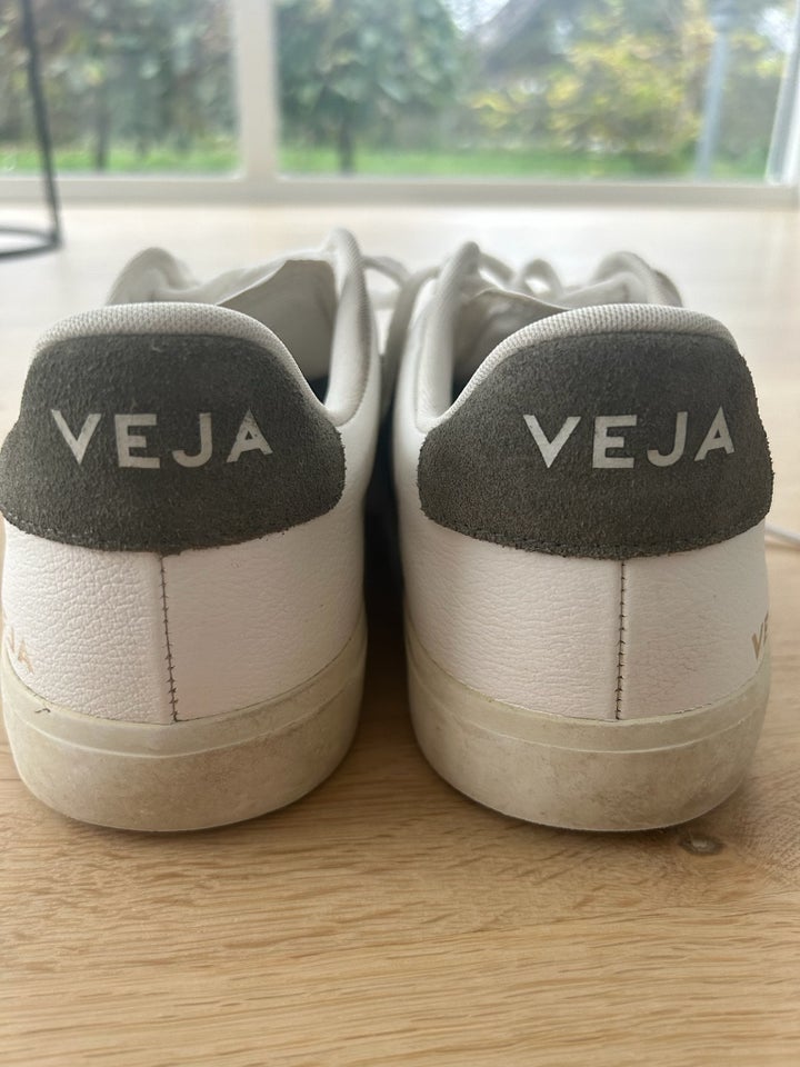 Sneakers, Veja, str. 44