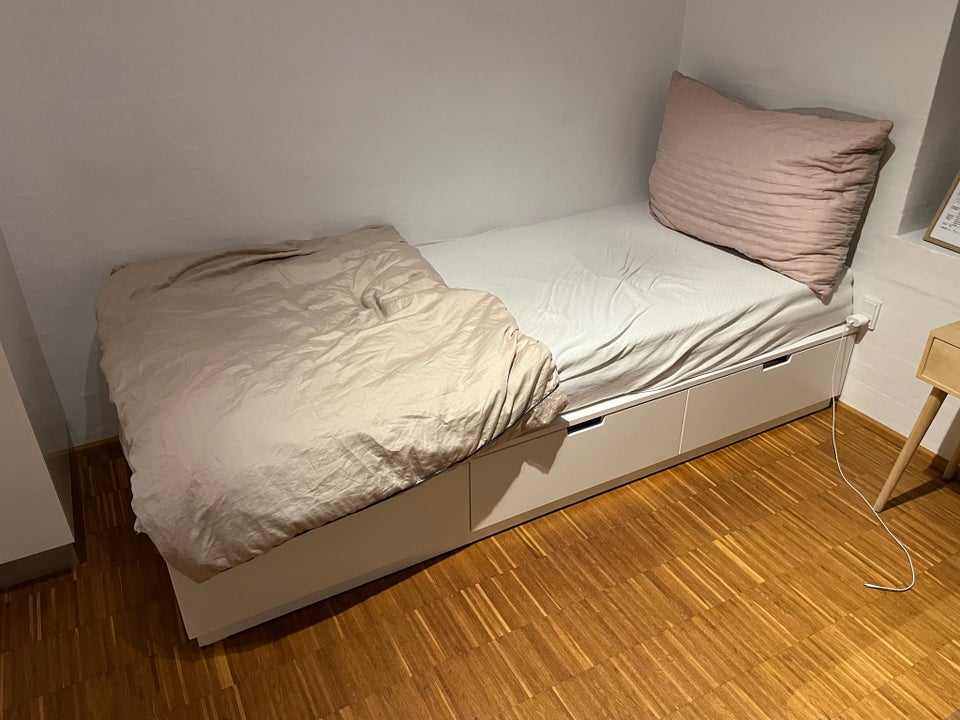 Enkeltseng, IKEA Nordli, b: 90 l: