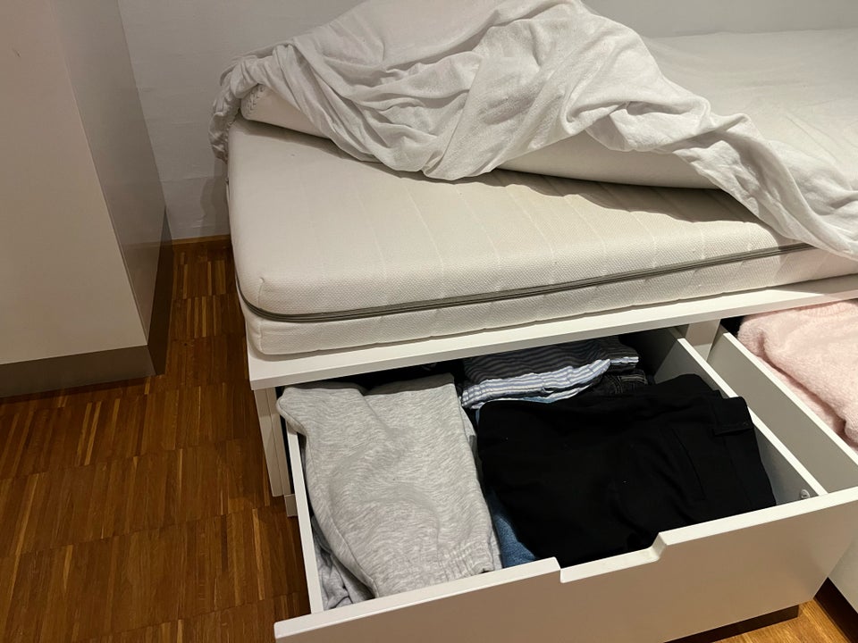 Enkeltseng, IKEA Nordli, b: 90 l: