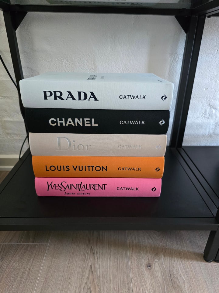 Coffee table bog Chanel prada dior