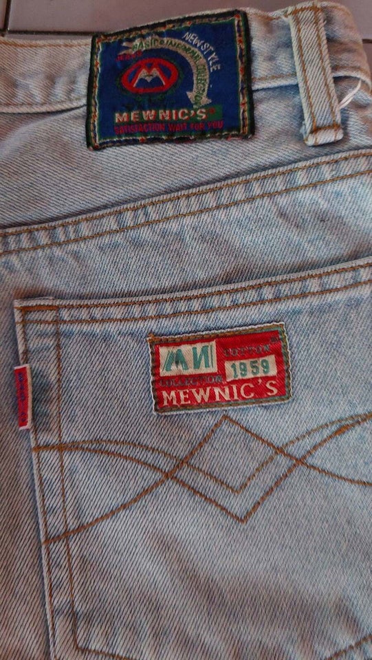 Shorts, Mewnic's, str. 31