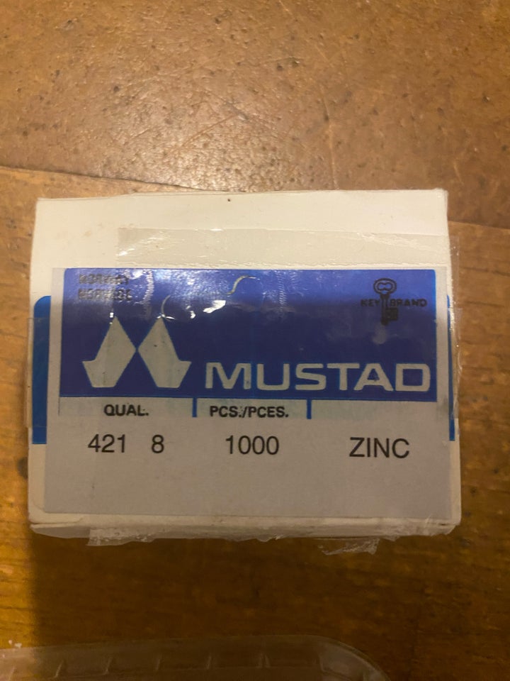 Fluekrog, Mustad