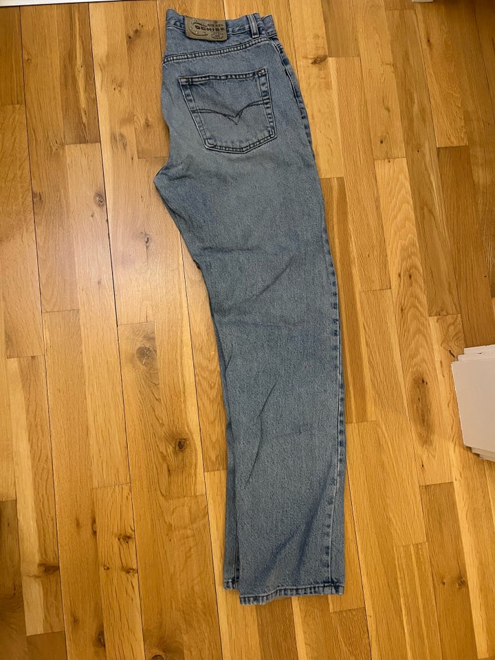 Jeans, Diesel, str. 32