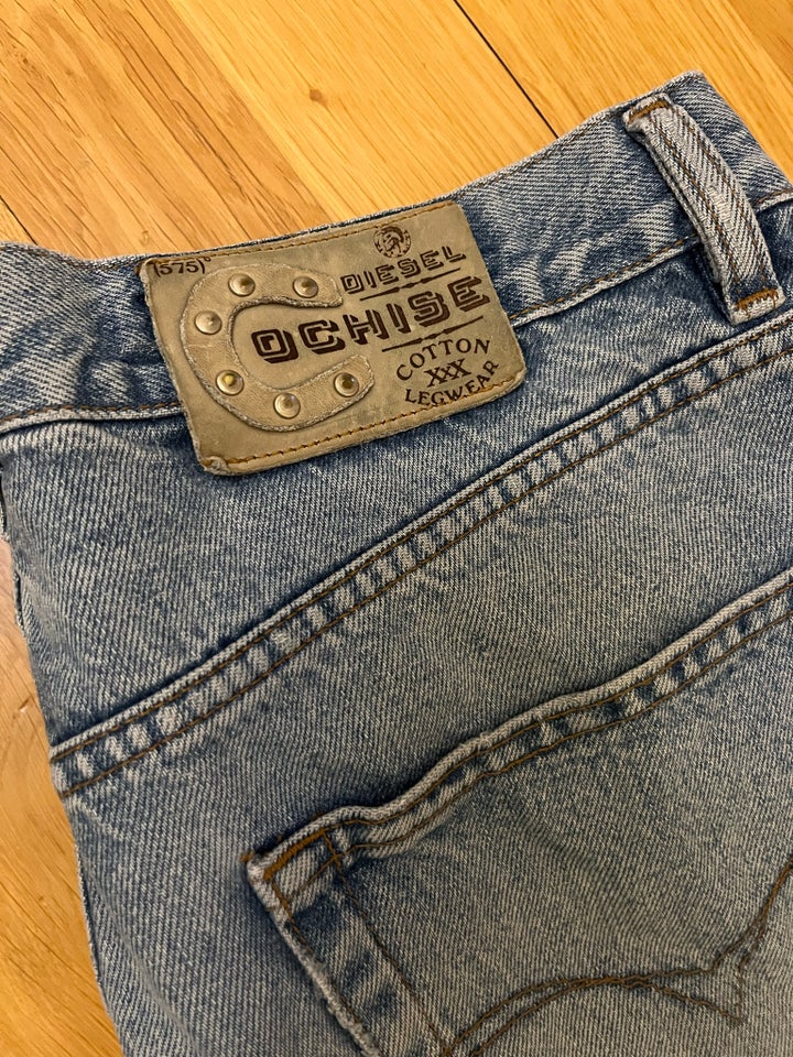 Jeans, Diesel, str. 32