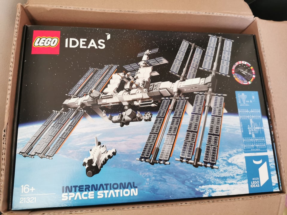 Lego Ideas, LEGO Ideas 21321 Den