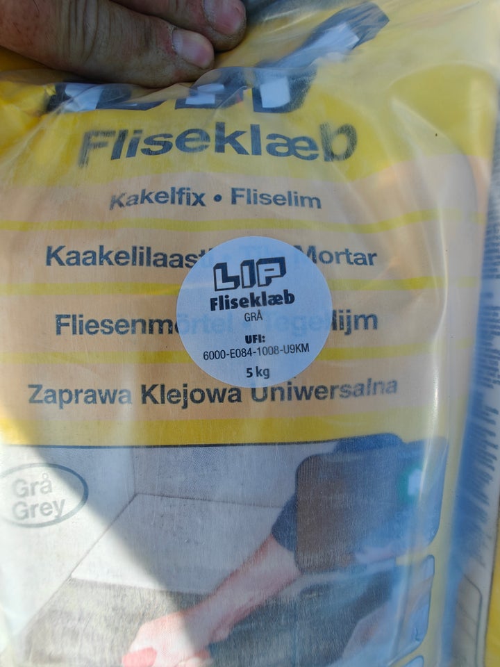 Fliseklæb