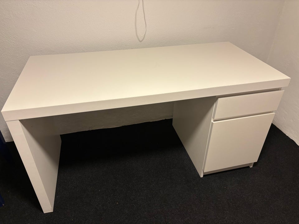 Skrivebord, IKEA MALM, b: 140 d: 65