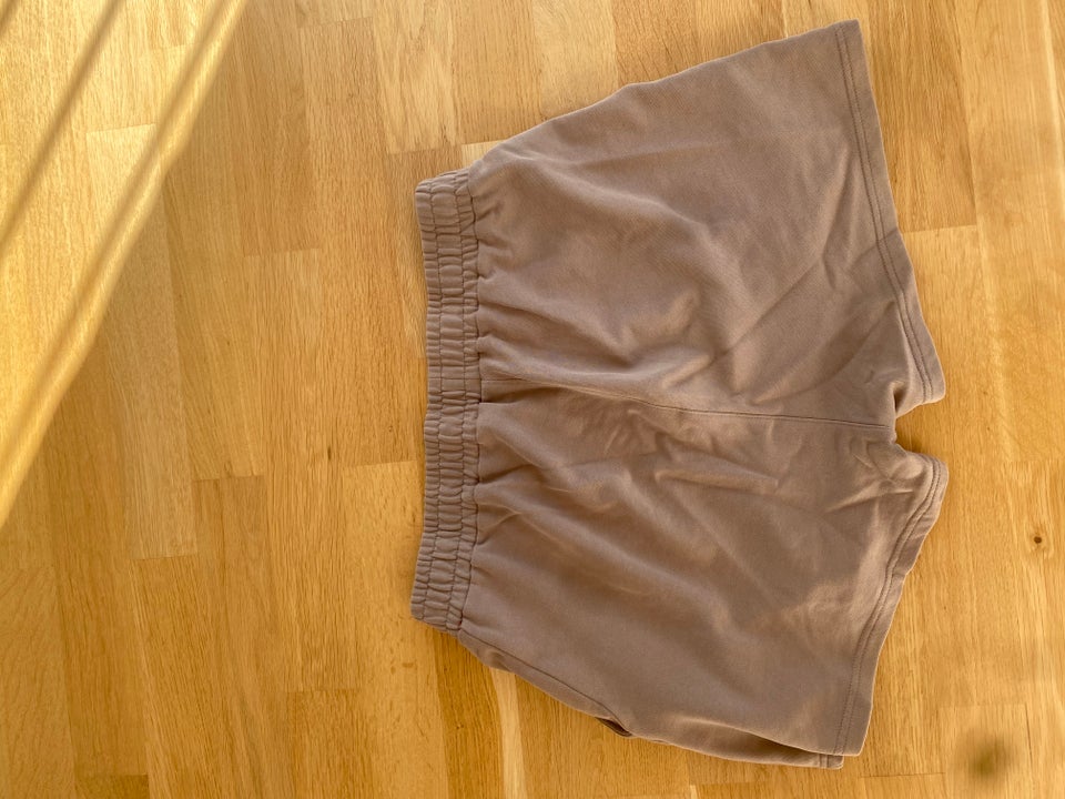 Shorts, Bareen, str. 32