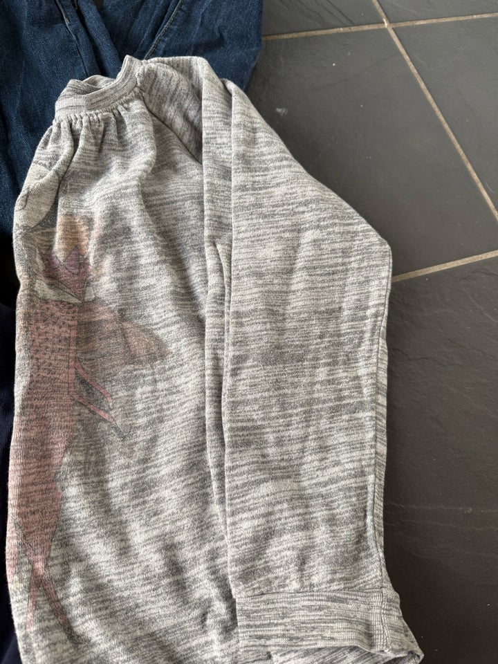 Blandet tøj Jeans og sweatshirts