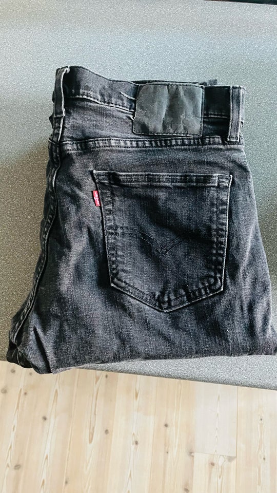 Jeans Levis str 34