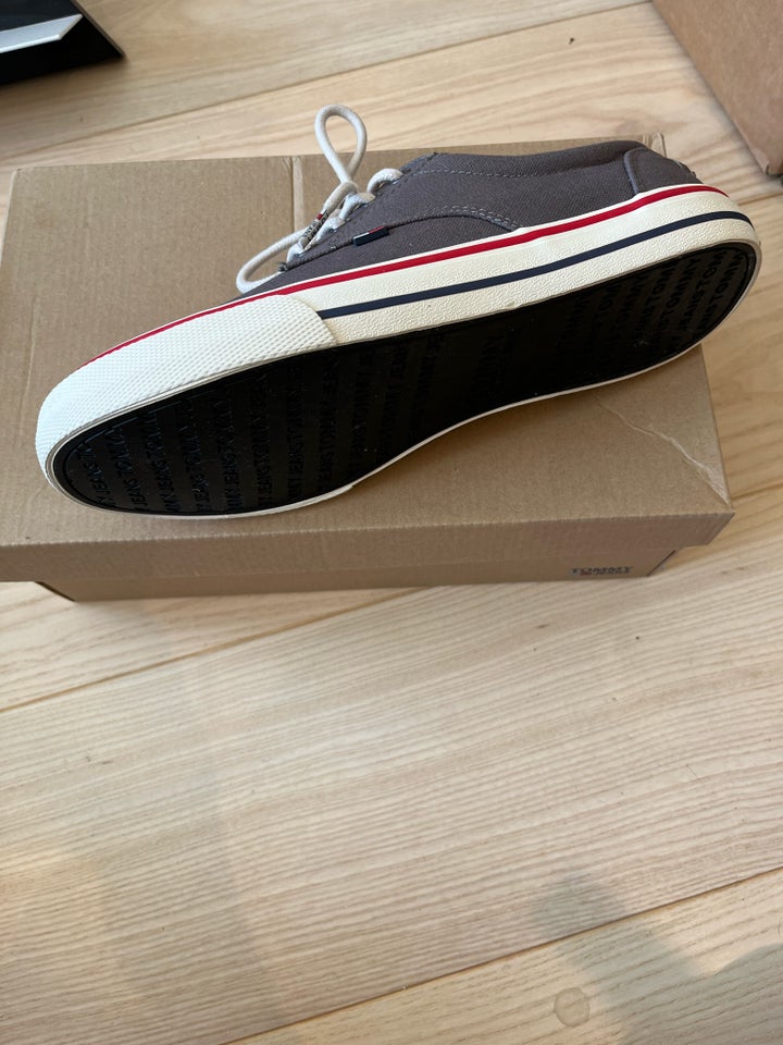 Sneakers, Tommy Hilfiger, str. 41