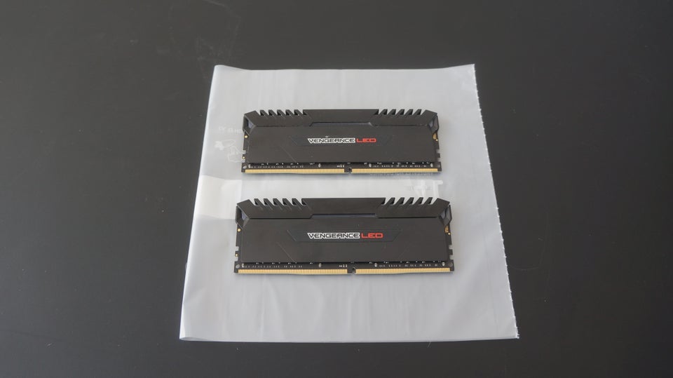 Corsair 16 DDR4 SDRAM