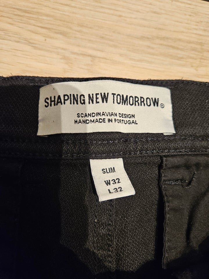 Jeans, Shaping new tomorrow, str.