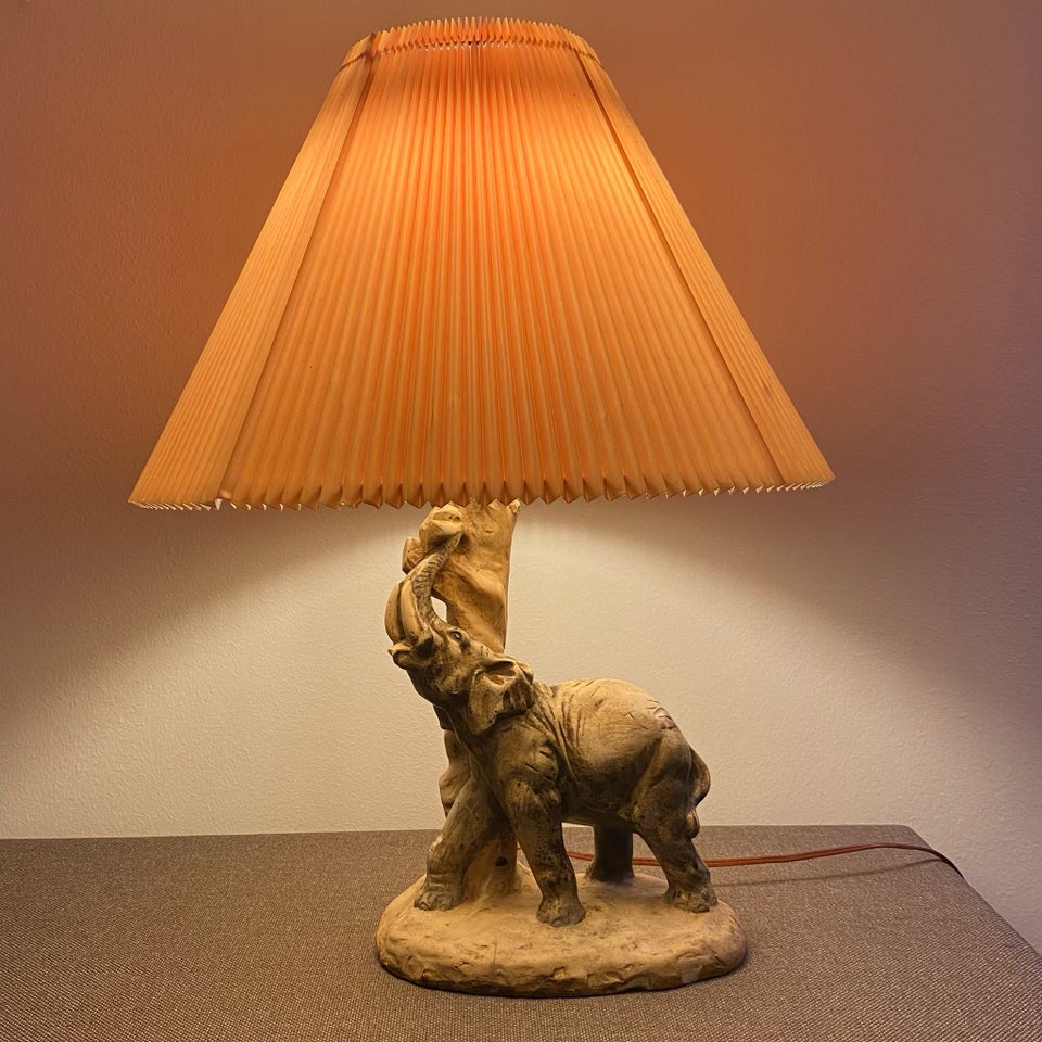 Anden bordlampe, Elefant