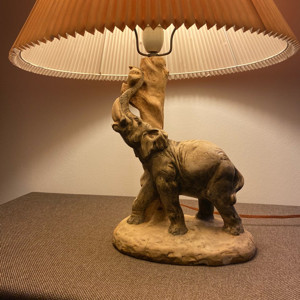 Anden bordlampe, Elefant