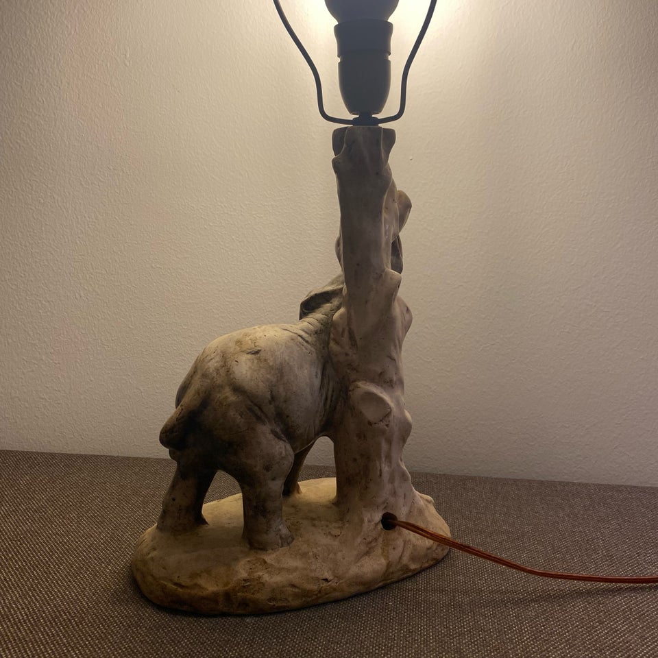 Anden bordlampe, Elefant