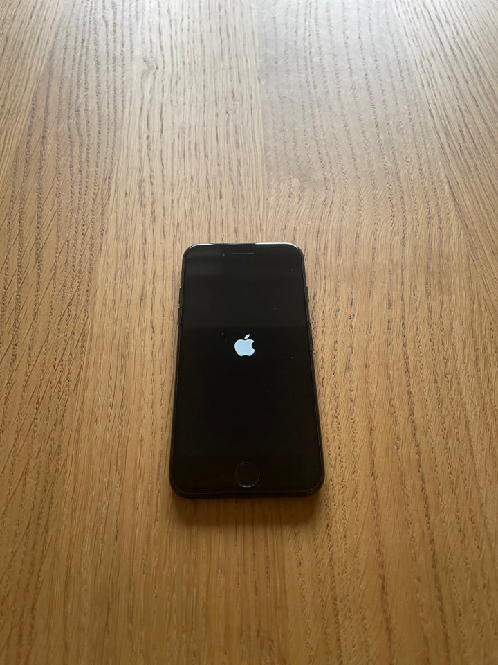 iPhone 7, 128 GB, sort