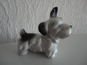 Hund i porcelæn ukendt