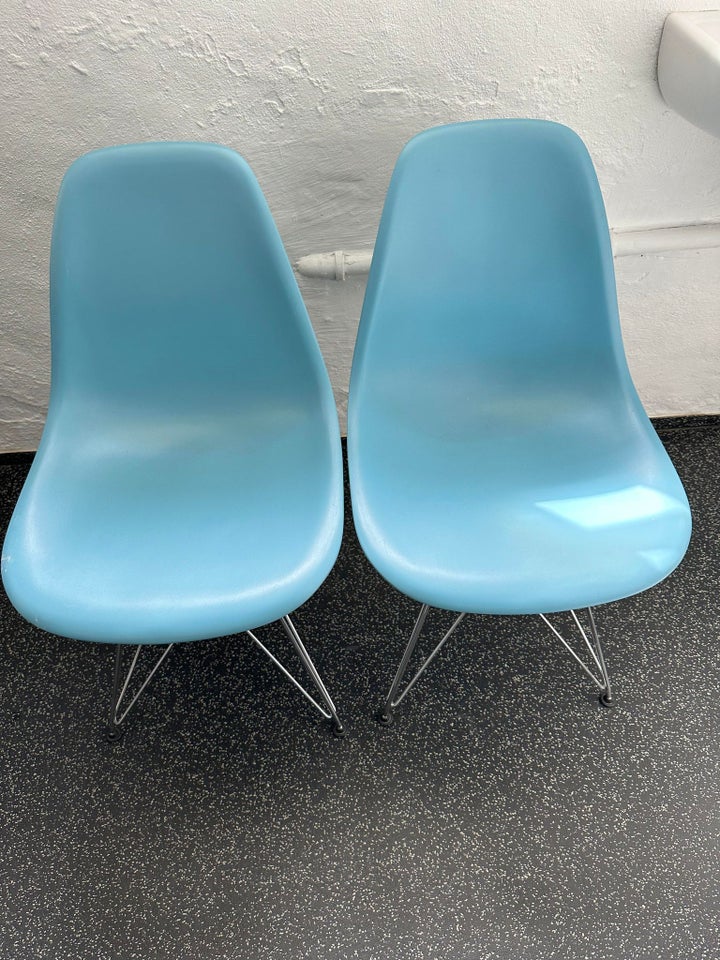 Eames armchair DAR