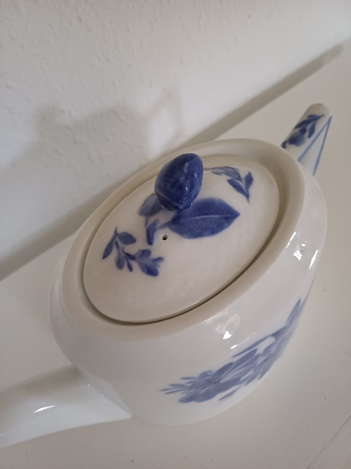 Porcelæn, Thekande KGL, Blå Blomst