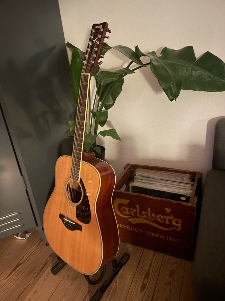 Western, Yamaha FG-820-12