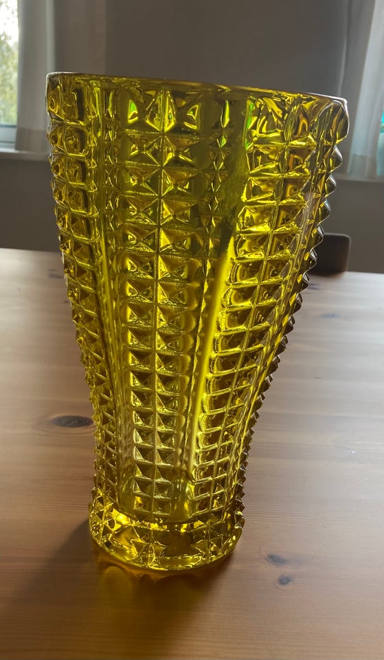 Vase, Gult glas