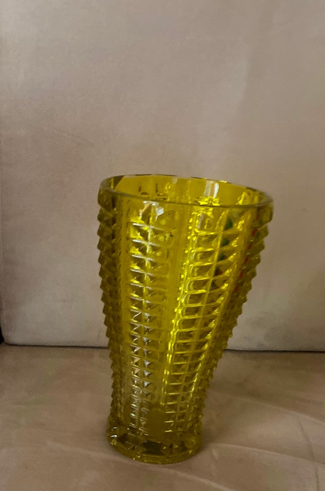 Vase, Gult glas