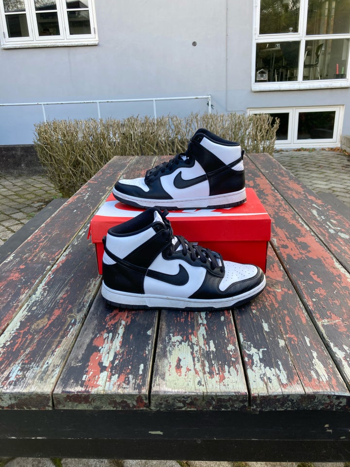 Sneakers, Nike Dunk (High) - Panda,