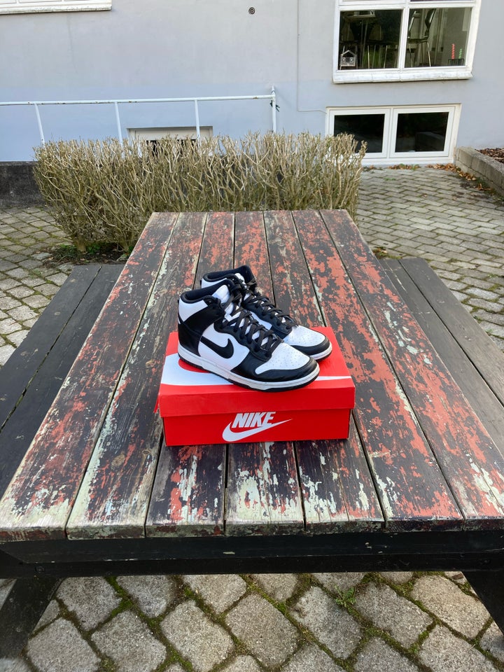 Sneakers, Nike Dunk (High) - Panda,