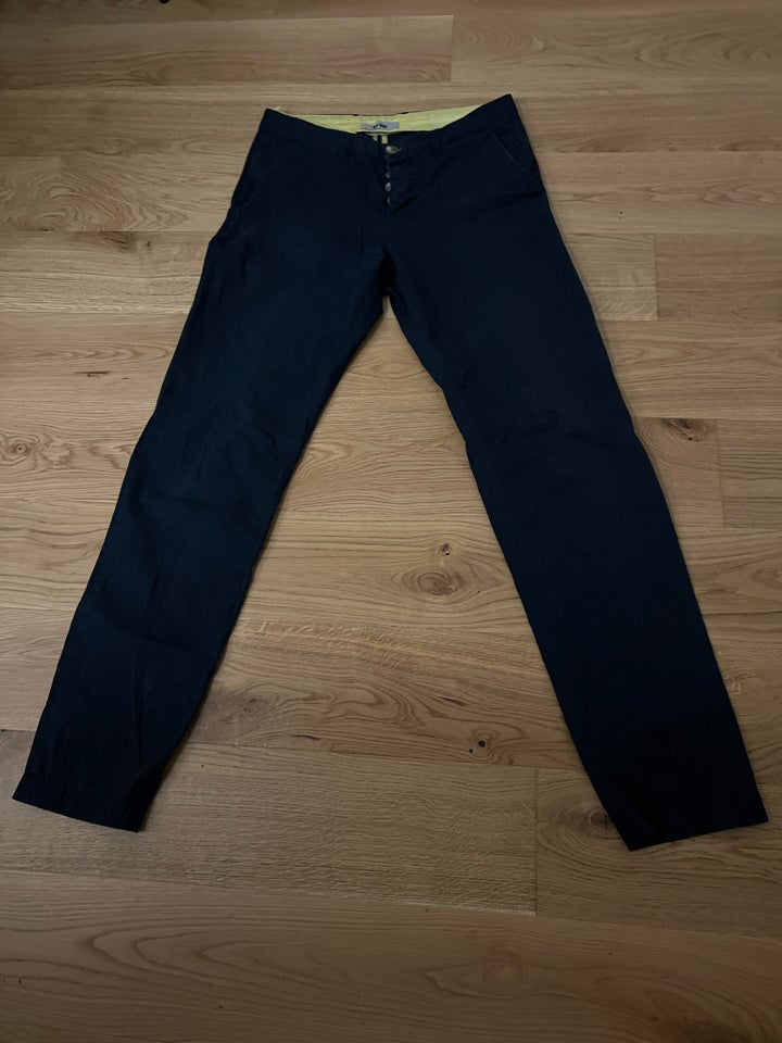 Chinos Acne str 33