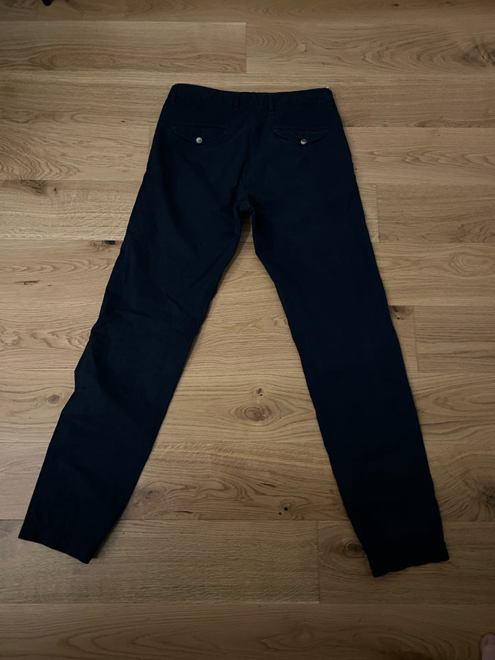 Chinos Acne str 33